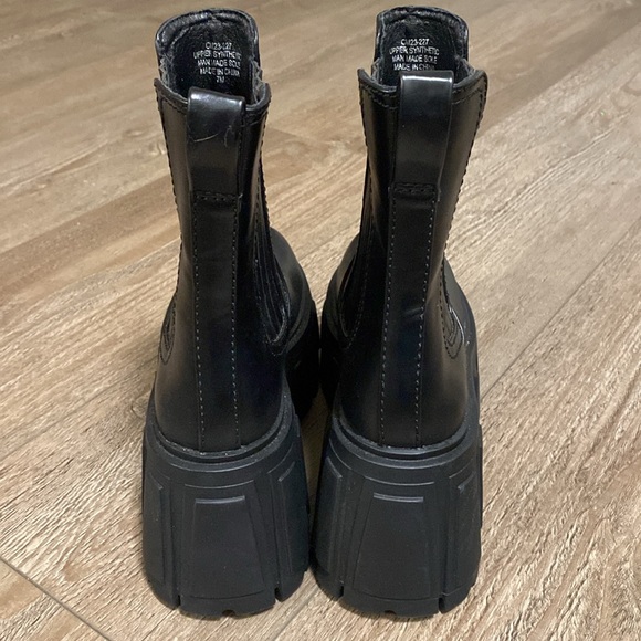 NWOT Dolls Kill Current Mood Rebel Core Chelsea Style Chunky Black Ankle Boots - Picture 5 of 9